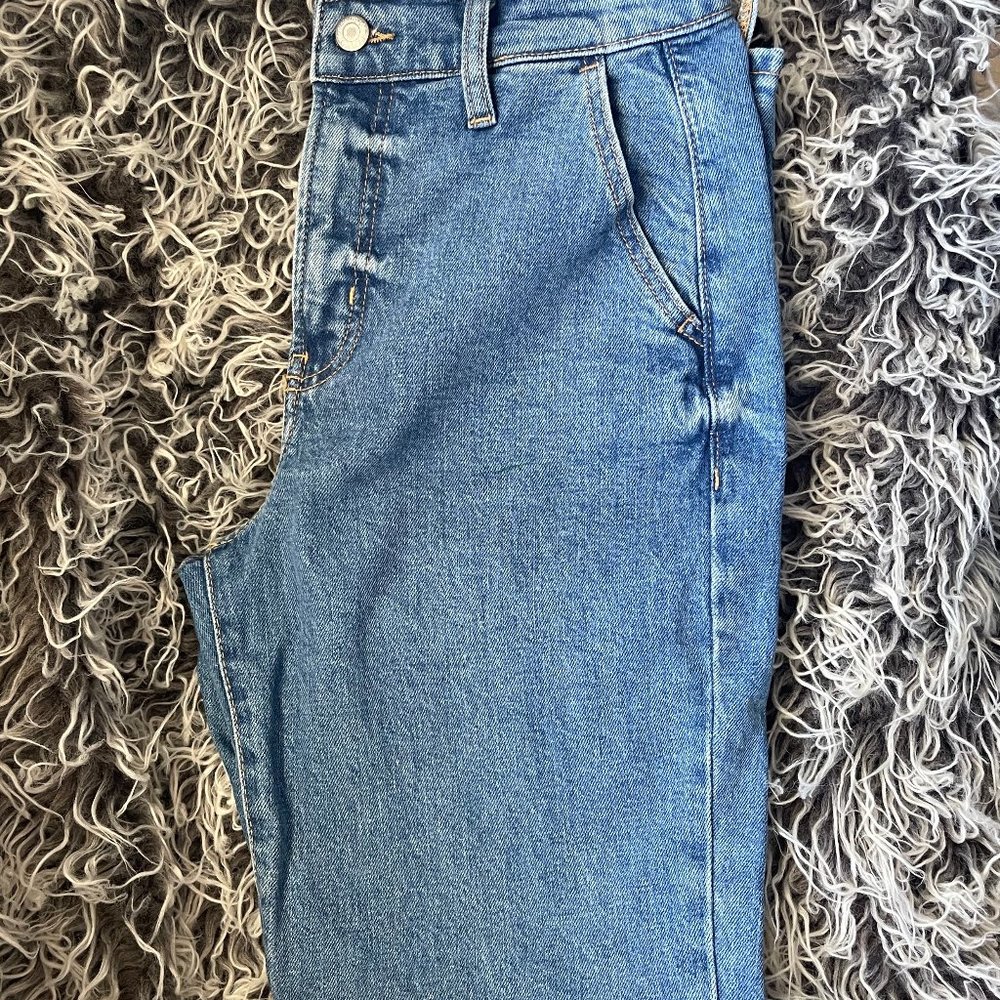 Old Navy Sky Hi Straight Jeans Size 0